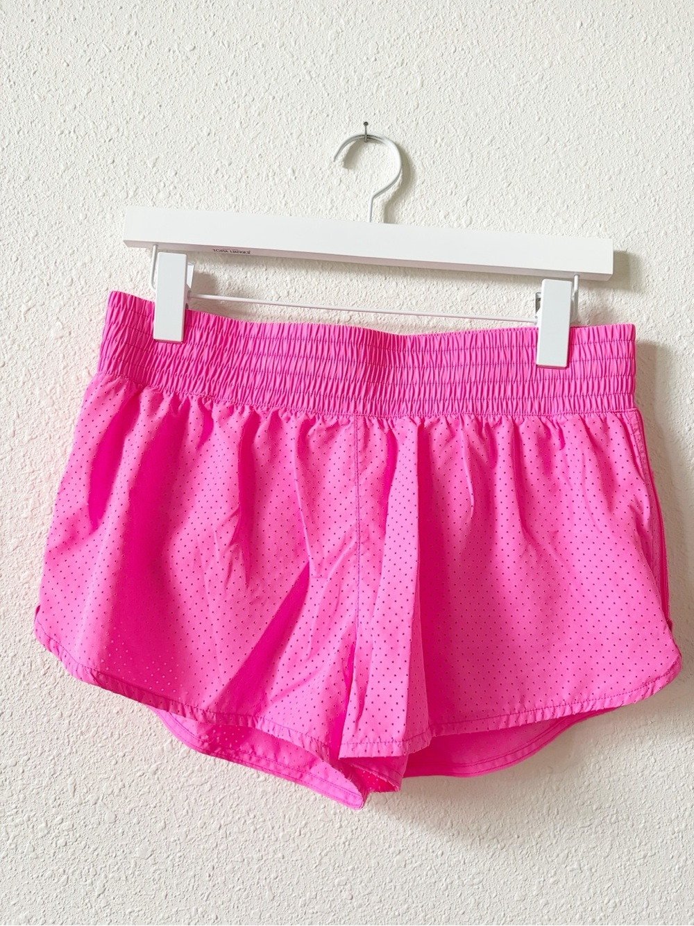 Lorna Jane Zip It Perforated Run Short Hyper Pink Size Medium Run Athletic